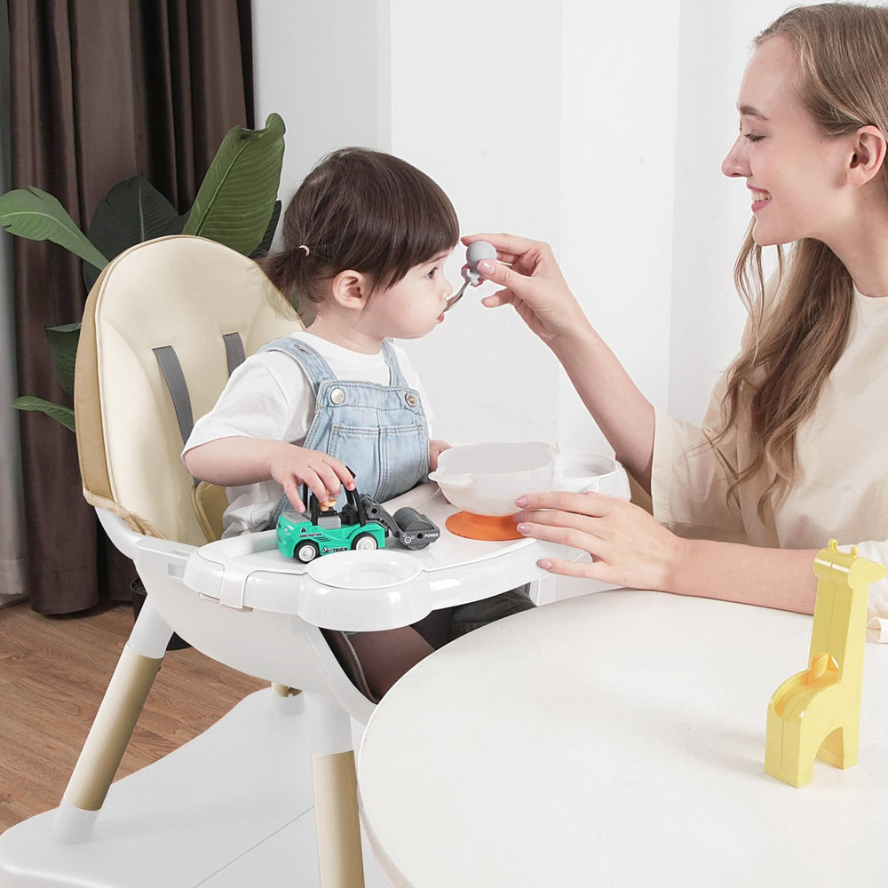 GoFirst 5-point harness ensures baby safety during each mealtime.
