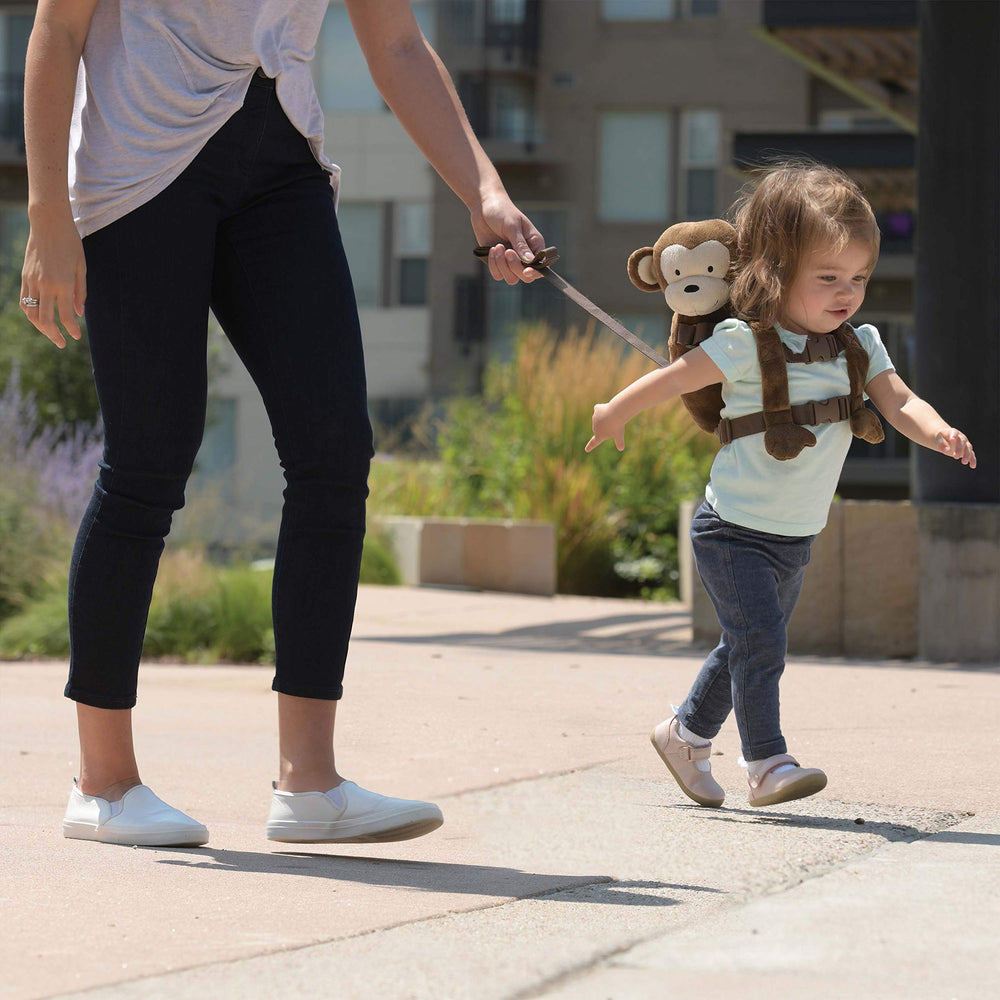 GoldBug Harness Monkey backpack attachment demonstrates easy transform from leash to bag