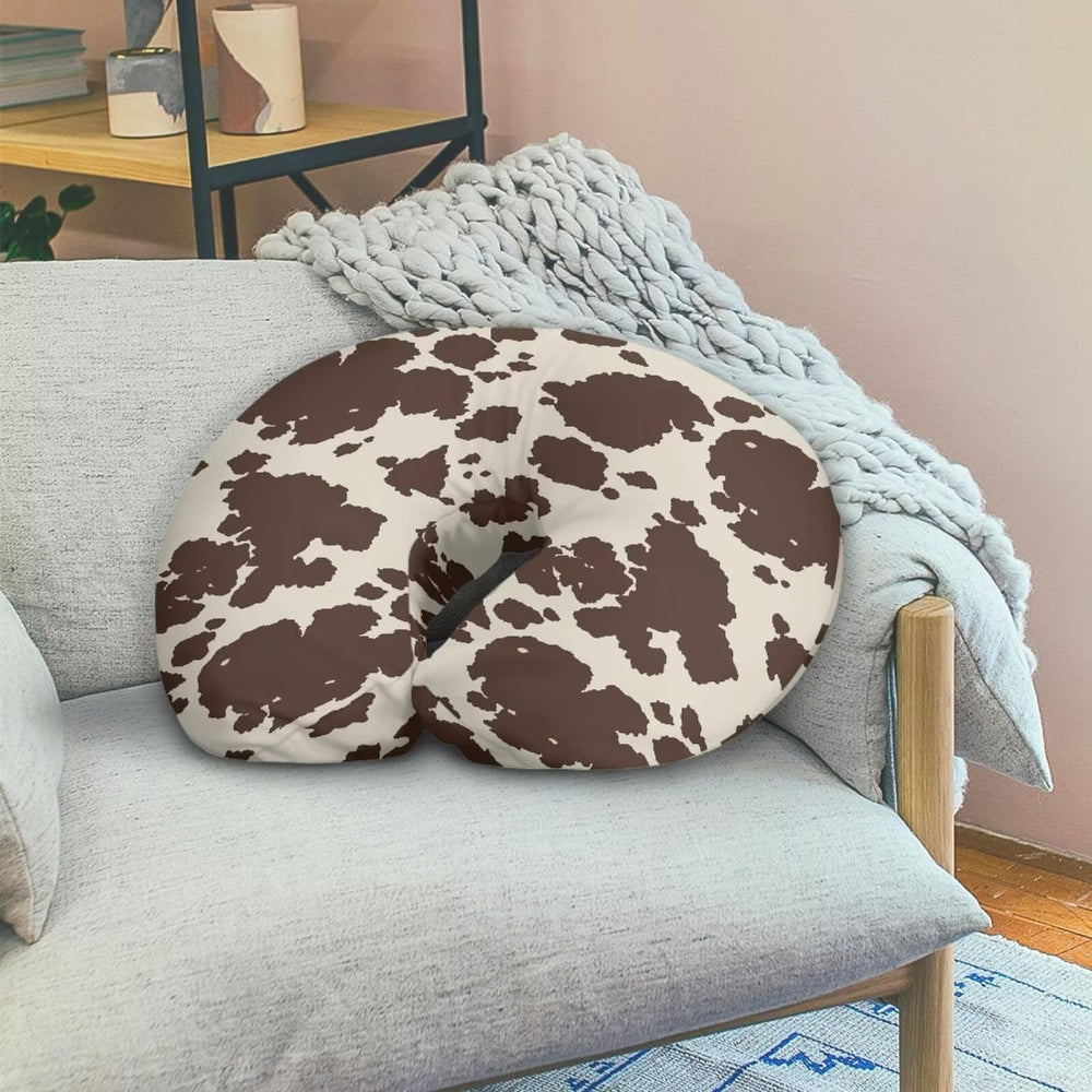 Goronwyfloyd durable cover is lightweight and easy to clean.