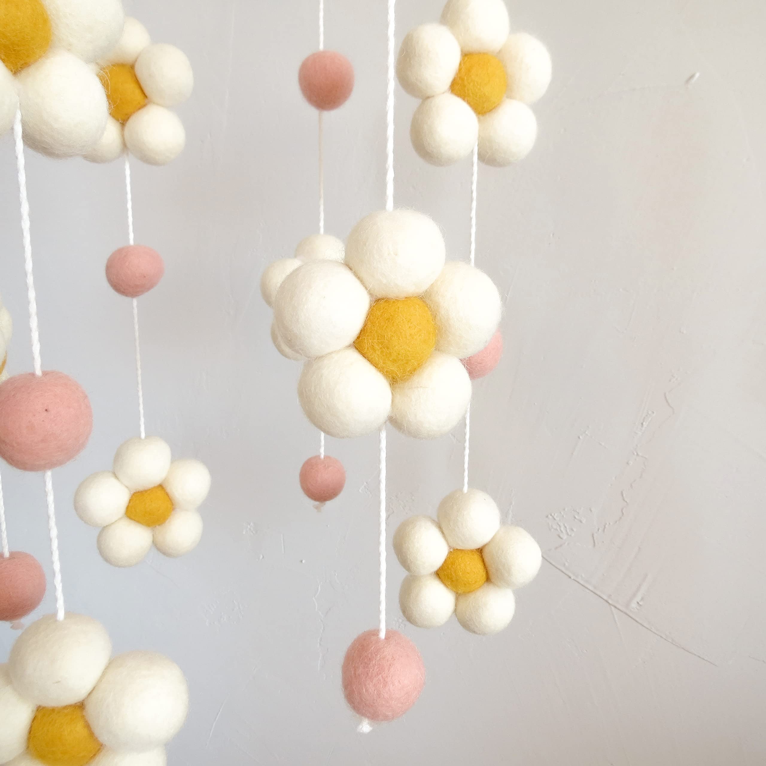 Goukurlsma Daisy Mobile's neutral palette suits most nurseries.