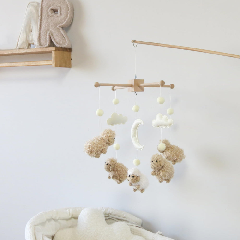 Goukurlsma hanging bracket or ceiling hook enables flexible mounting.