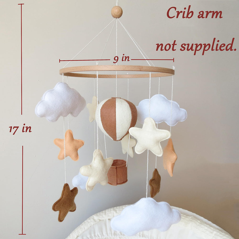 Goukurlsma hot air balloon mobile featuring stars and clouds promotes calm visual exploration.