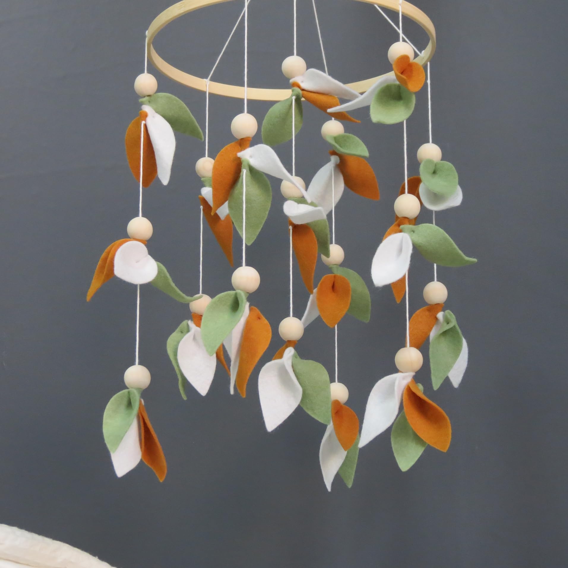Goukurlsma Leaf Crib Mobile ideal as a baby shower gift for boys and girls.