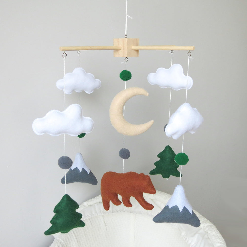 Goukurlsma Woodland Bear Mobile bassinet setup demonstrates easy, versatile installation.