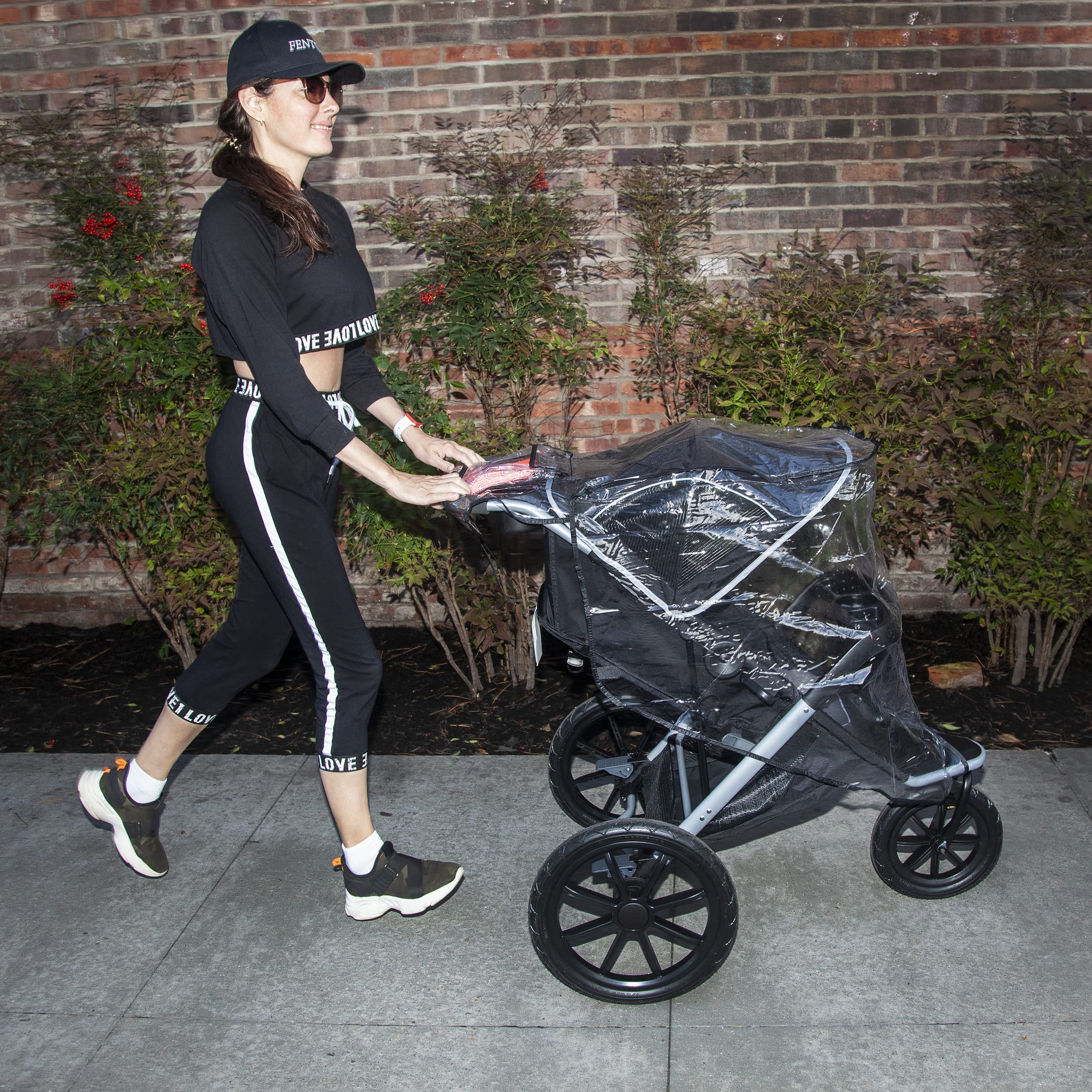 Windproof design keeps the shield steady during gusts