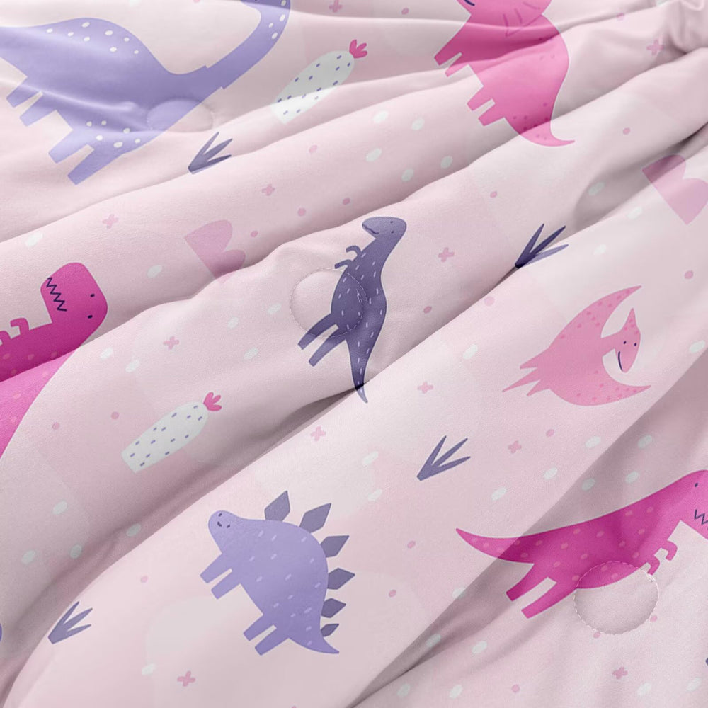 GRAT TIOC pillow close-up highlighting envelope closure and easy use.