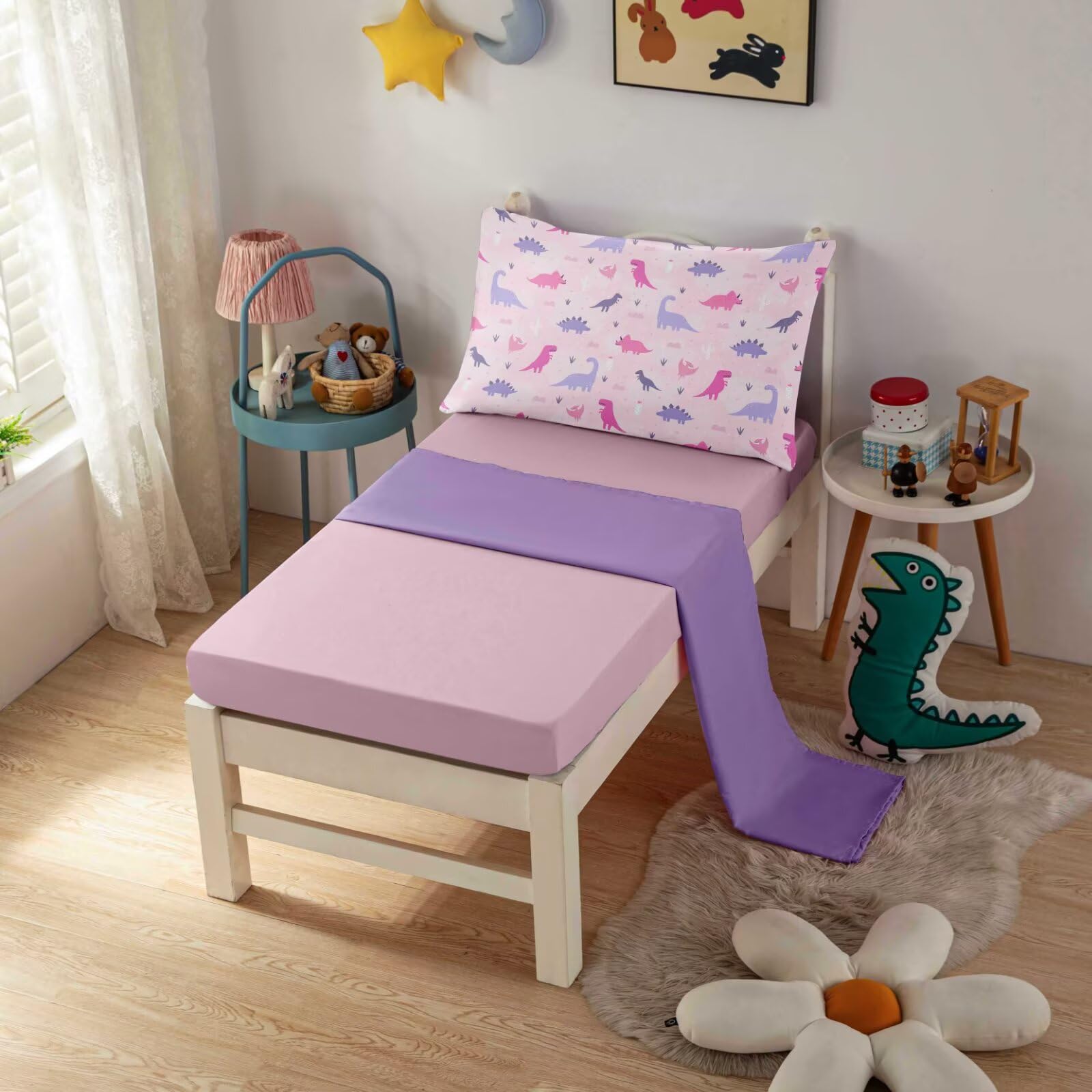 GRAT TIOC coordinated room decor with dinosaur theme and vibrant colors.