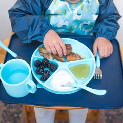 Slip-resistant surface helps secure tiny hands while sipping.