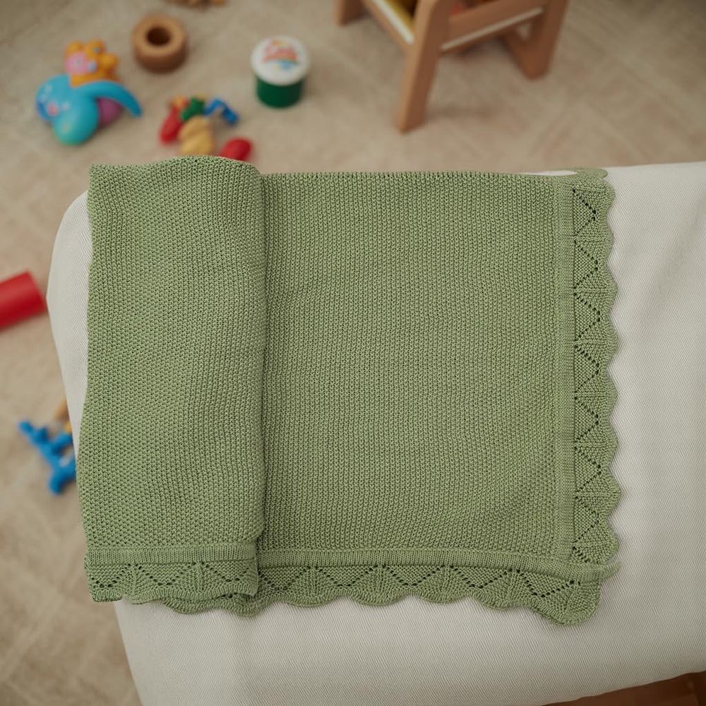 Grewear knit blanket scallop border detail, ideal for stylish gifting.