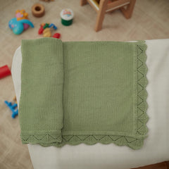 Grewear knit blanket scallop border detail, ideal for stylish gifting.