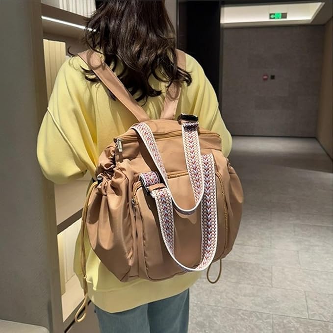 Grluvxo bag attached to luggage handle for easy airport transit