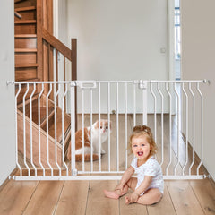 GROWNSY Mom's Choice Baby Gate shows pressure-mounted installation for quick, tool-free setup