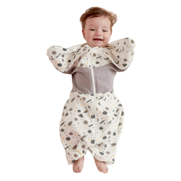 GROWNSY starfish design swaddle gently comforting baby for peaceful sleep.