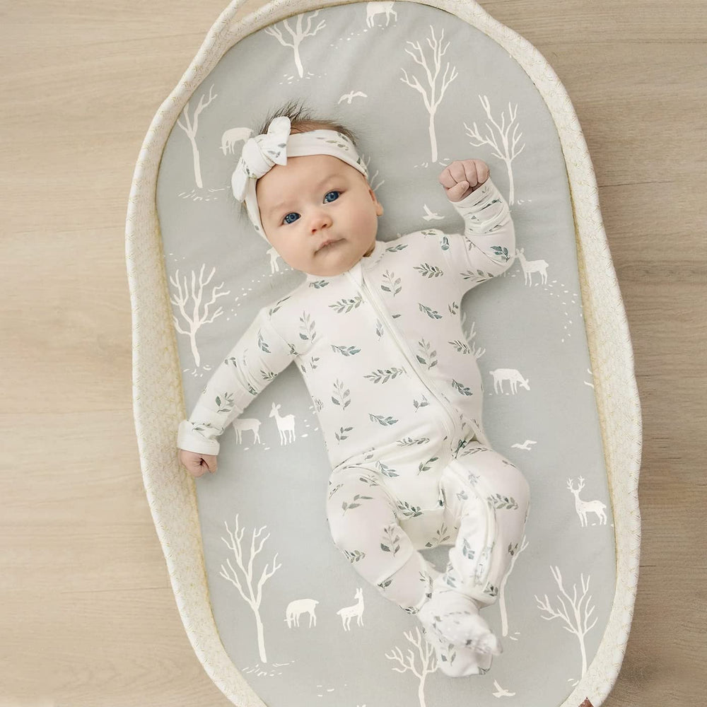 GRSSDER Machine-washable sheet simplifies nursery cleanups.