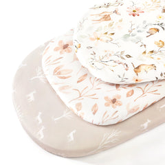 Universal-fit bassinet sheet keeps the mattress secure with snug elastic bottom.