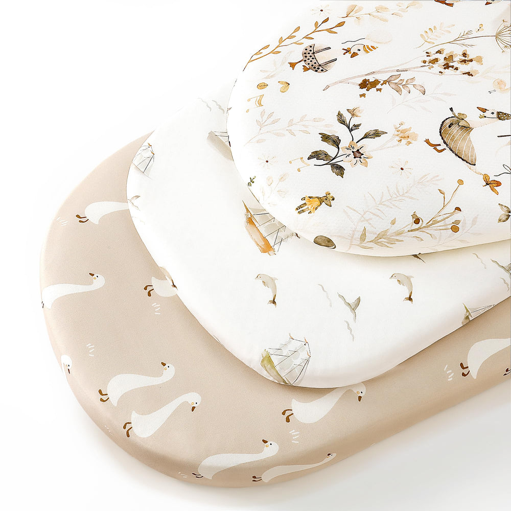 GRSSDER universal-fit bassinet sheet displaying oval and rectangle compatibility.