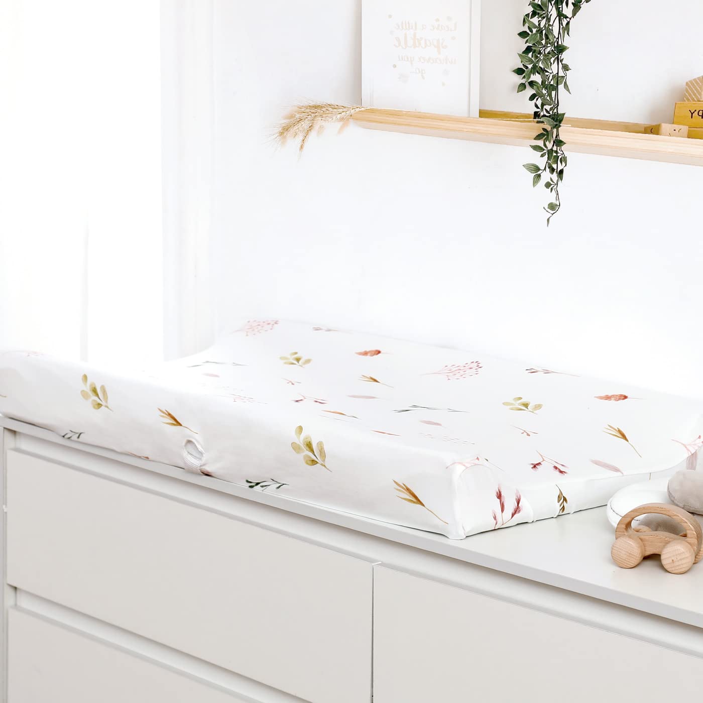 Close-up of GRSSDER changing pad cover elastic edge ensuring universal fit on 32x16 pads.