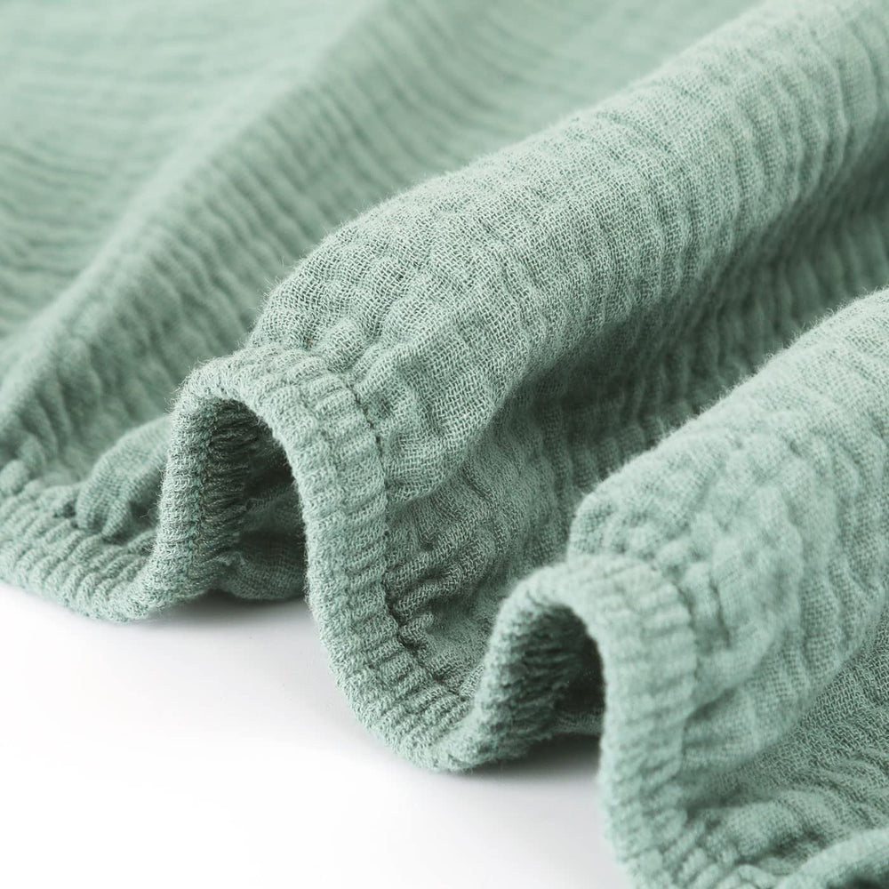 GRSSDER crib-sheet-in-use-baby-bed-scene evokes a calm, breathable sleep space.
