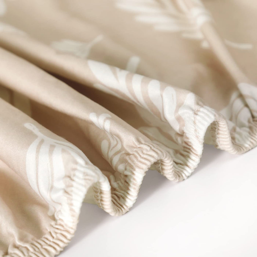 GRSSDER Easy-care fabric is machine washable for busy nurseries.