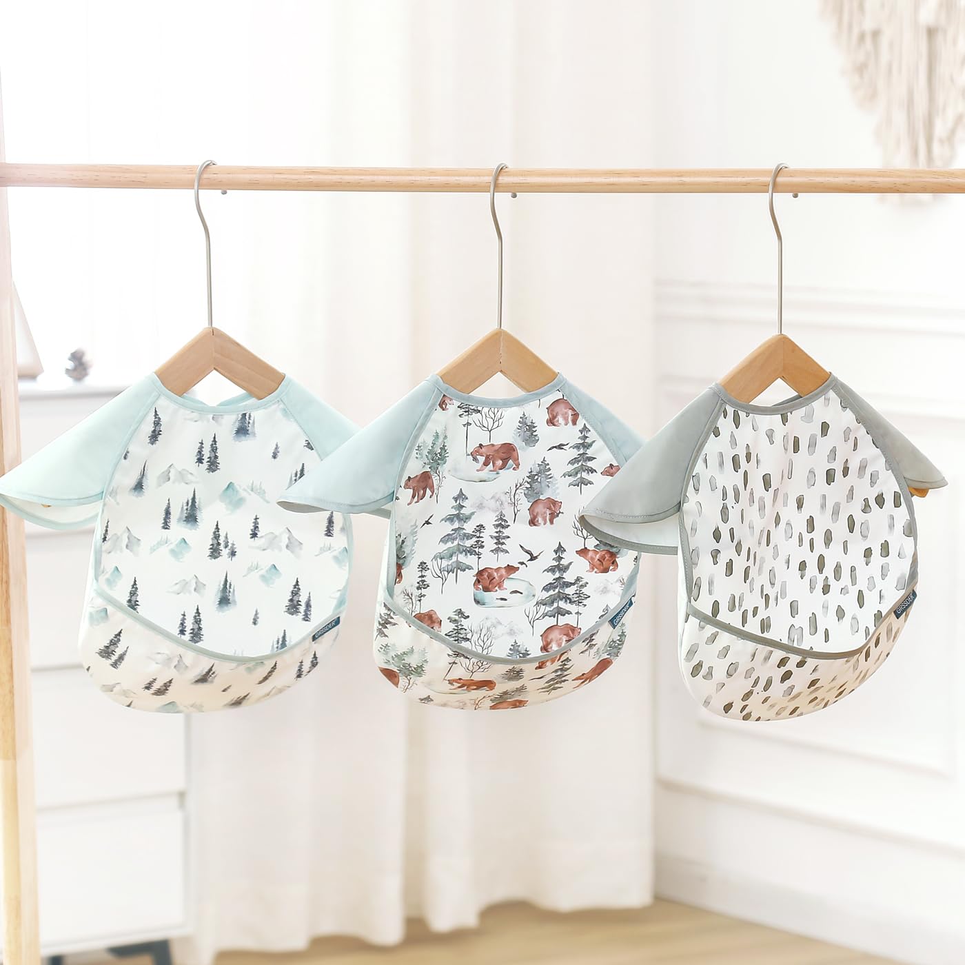 GRSSDER easy-clean bibs wipe clean in seconds
