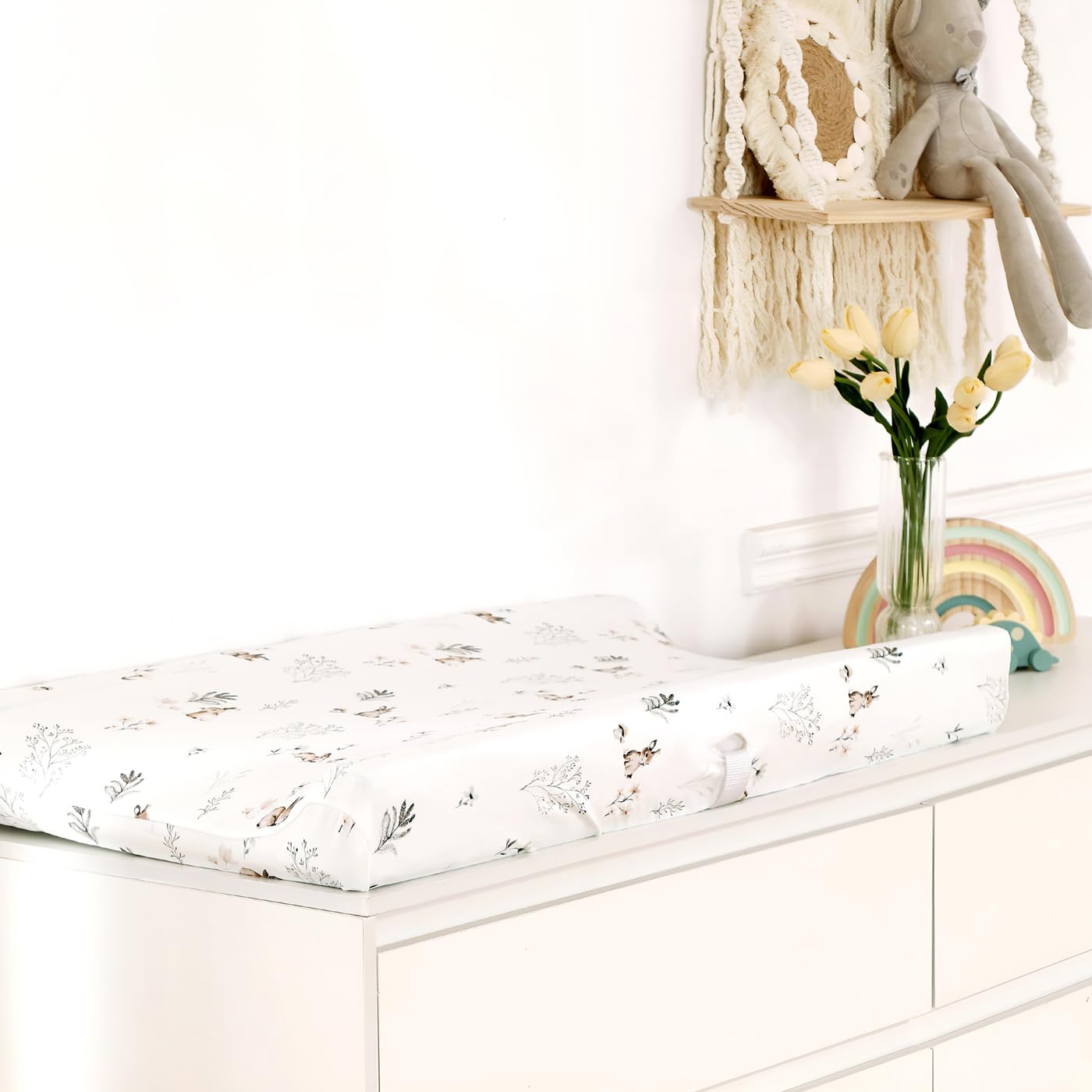 GRSSDER elastic-band secure-fit cover adapts to standard changing pads.