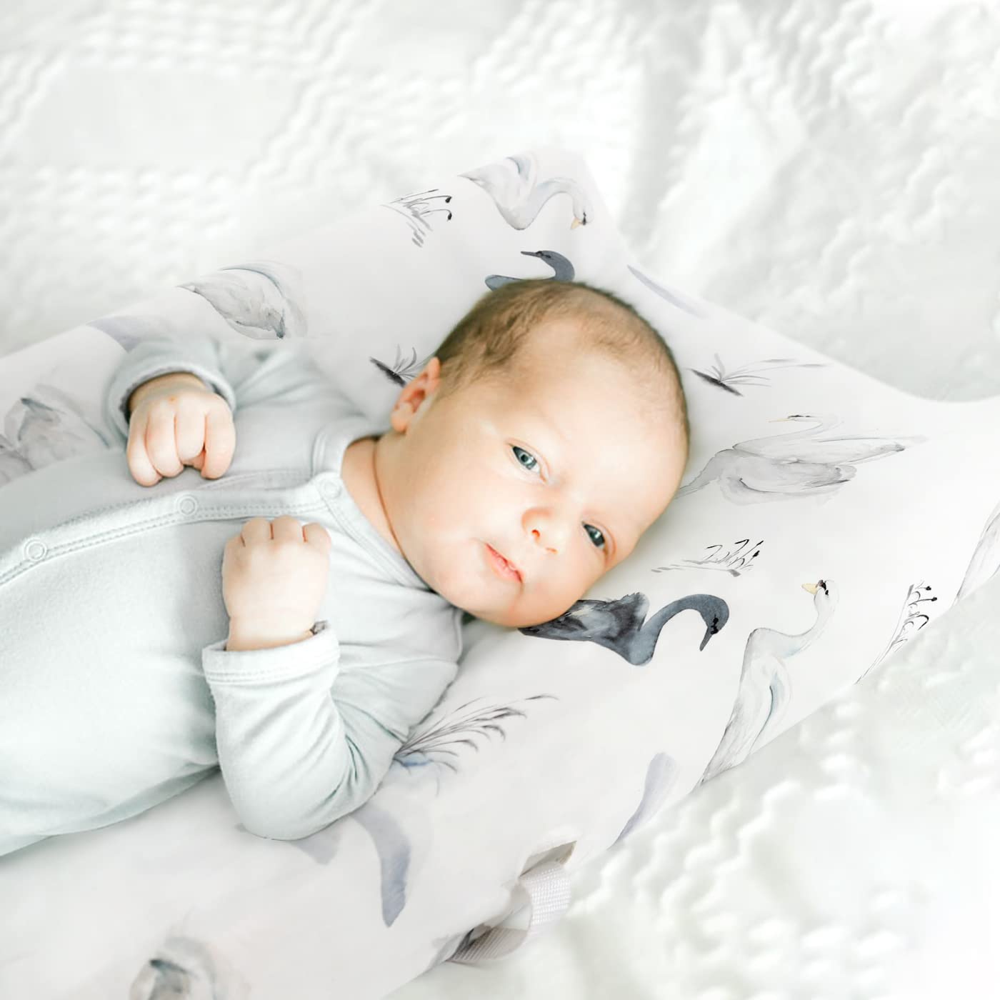 Elastic-fit changing pad cover for 32x16 pads ensures quick, secure changes.