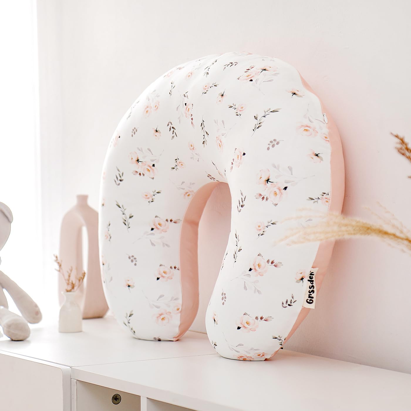GRSSDER fits most curved nursing pillows for a safe, cozy feeding session.