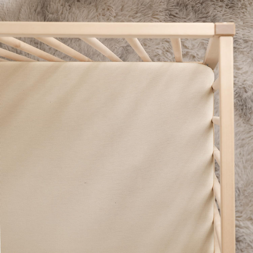 GRSSDER universal-fit crib sheet fits standard mattresses securely for quick changes.