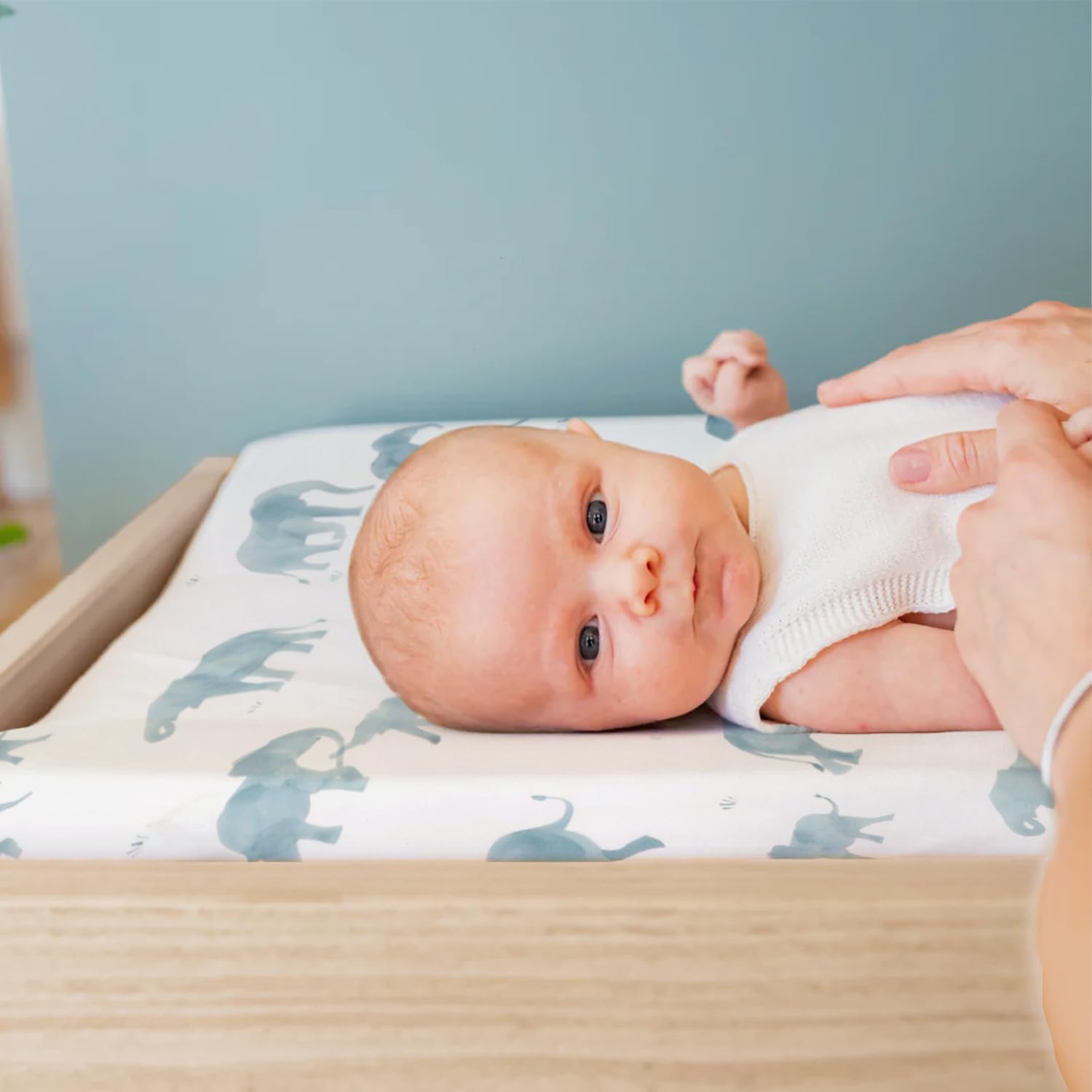 GRSSDER machine-washable changing pad cover stays vibrant after washes.