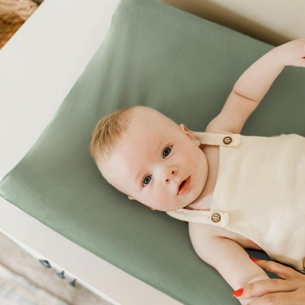 GRSSDER machine-washable fabric keeps colors vibrant after regular washing.