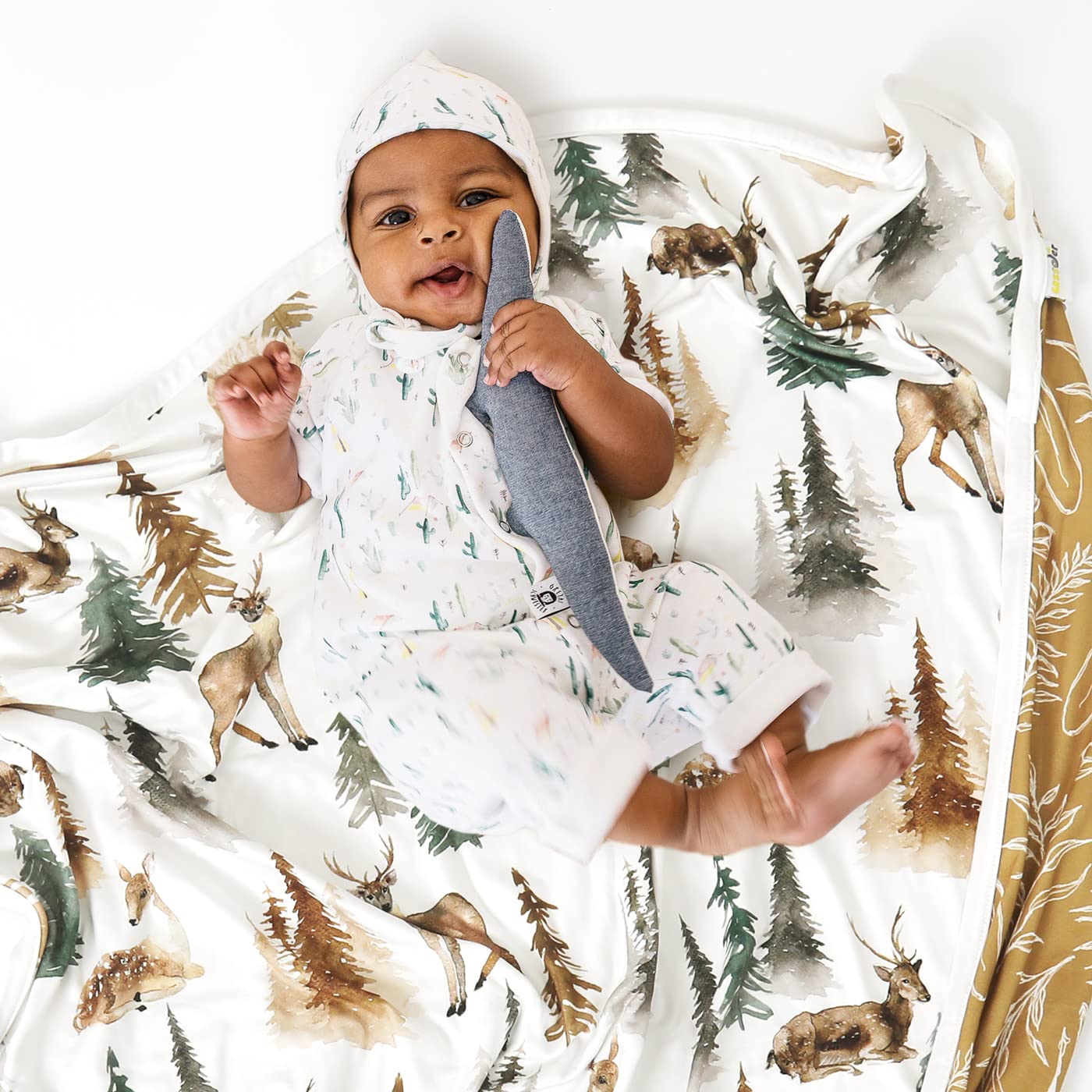 GRSSDER modern deer-pattern blanket enhances nursery decor and comfort.