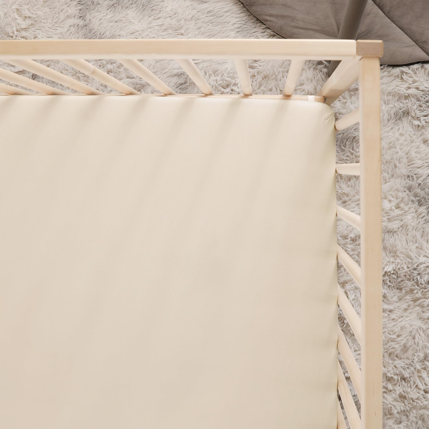 GRSSDER Pack n Play sheets with elastic band for quick, easy changes.