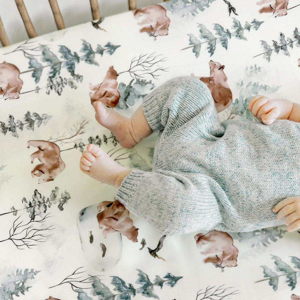 GRSSDER elastic-edge design ensures easy placement on standard cribs.
