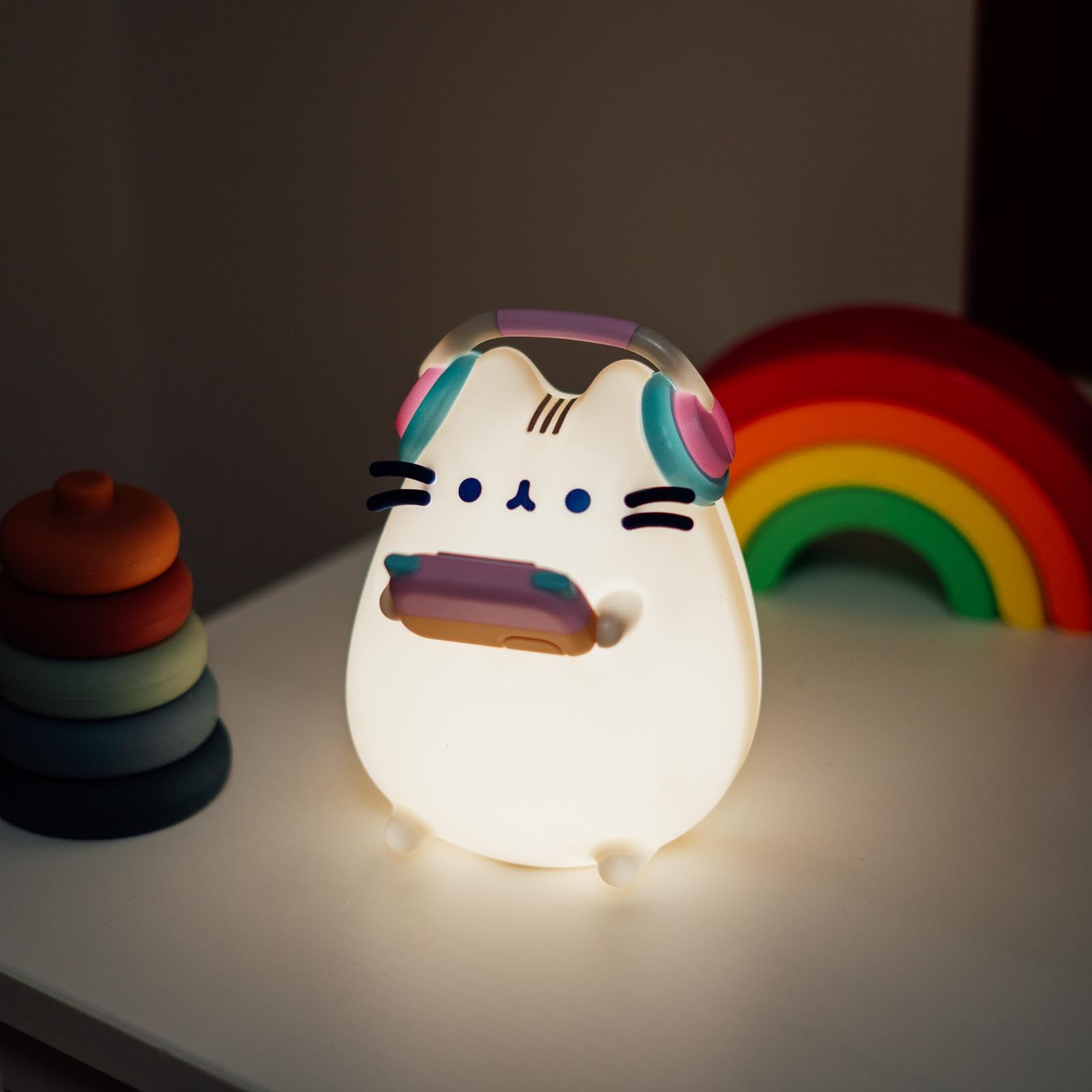 Grupo Erik Pusheen Gamer Lamp in a bedroom scene with soft, reliable glow