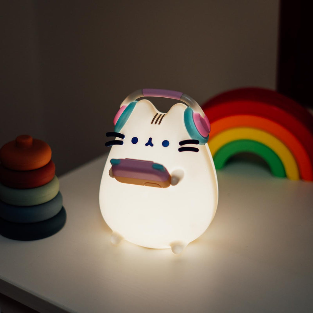 Grupo Erik Pusheen Gamer Lamp in a bedroom scene with soft, reliable glow