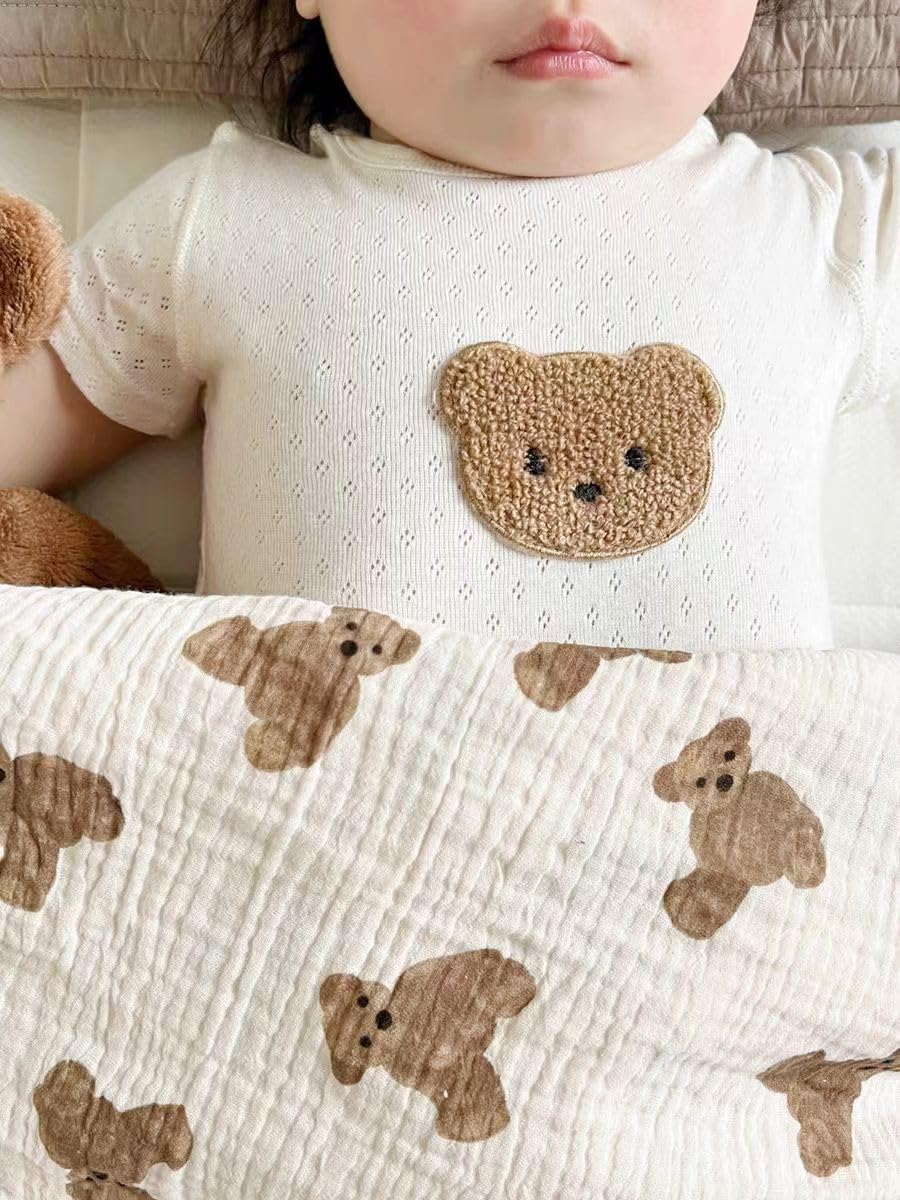 Gunnaicat 3D dots design enhances grip and cuddle when wrapped.