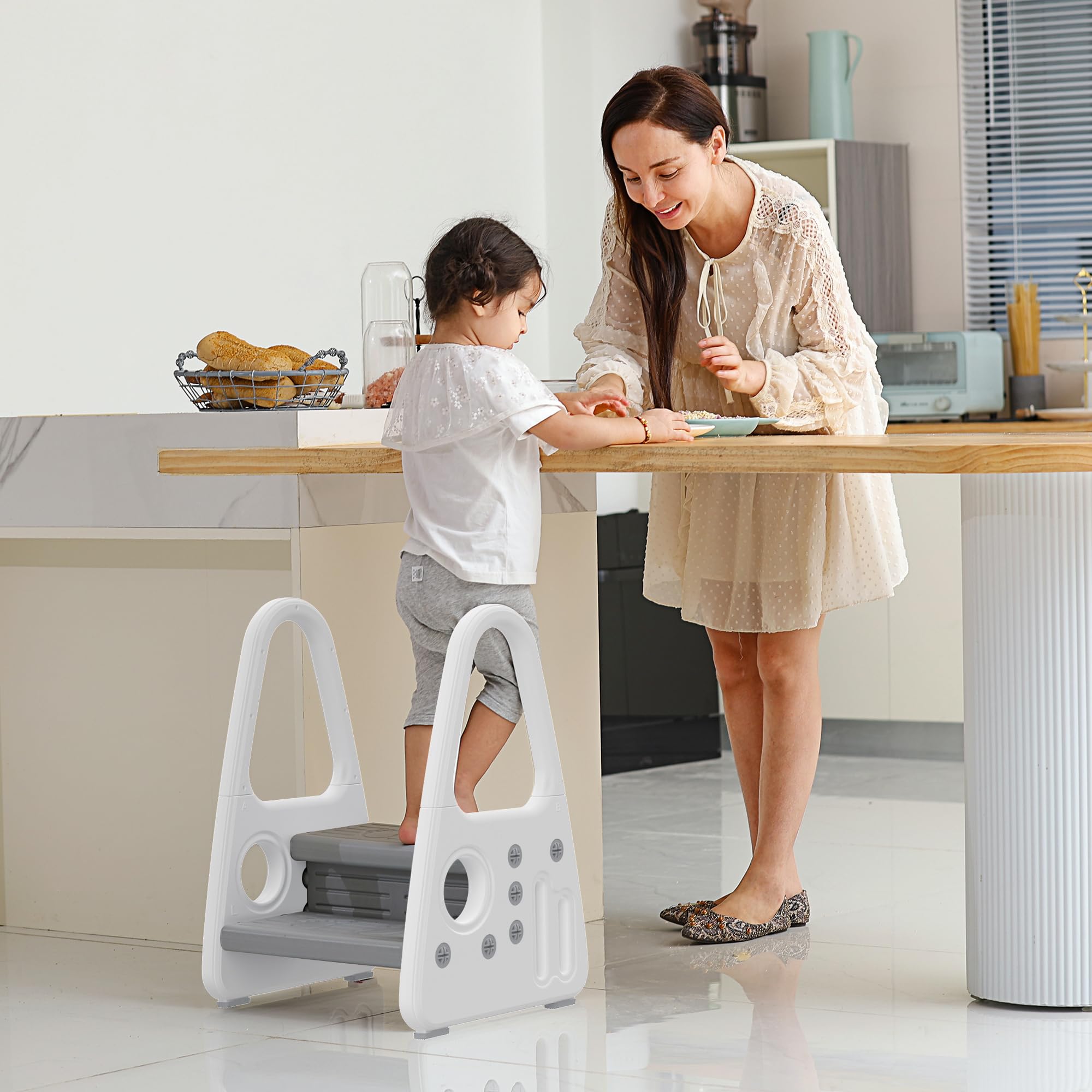 Gupamiga easy-assembly toddler stool quickly ready for use.