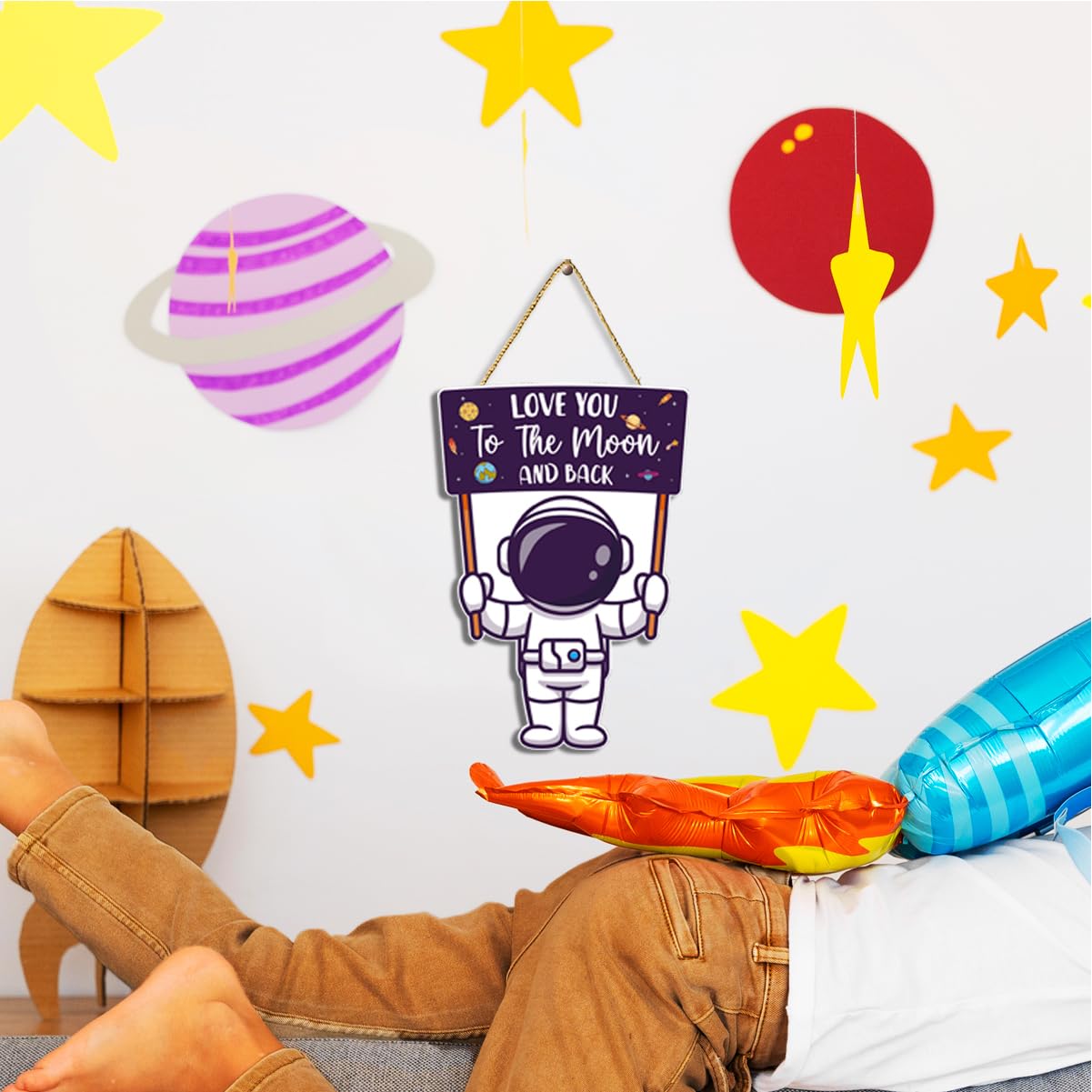 Gwisml astronaut and planet detail print invites kids to explore space stories.