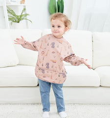 GZMM food catcher bib design captures crumbs while feeding.