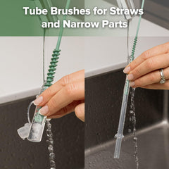 Haakaa 5-in-1 straw brush cleans straw interiors.