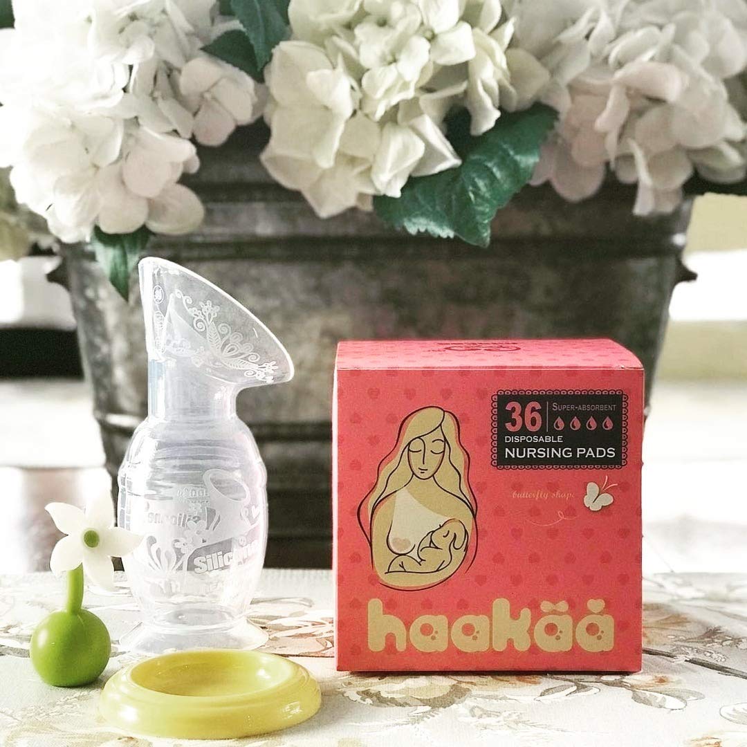 Haakaa starter kit components including suction base for stable use