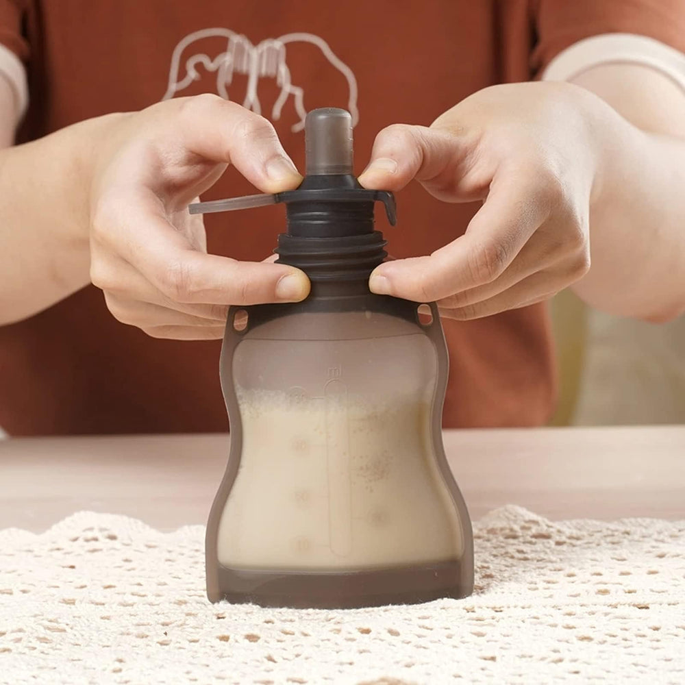 haakaa Yummy Pouch Sippy Spout grey dishwasher-safe image highlights cleaning convenience.