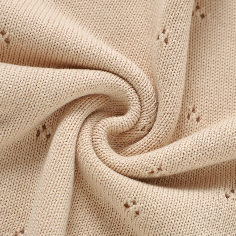 Hadetoto gender-neutral baby blanket ideal for year-round use.