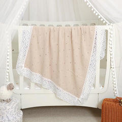 Hadetoto blanket used as nursing cover for discreet feeding on the go.
