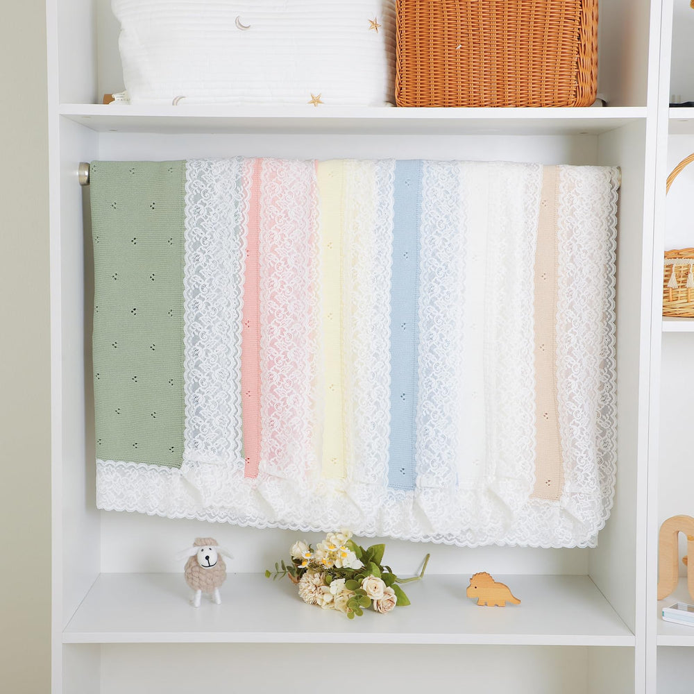Hadetoto breathable knit blanket used as stroller shade on sunny days.