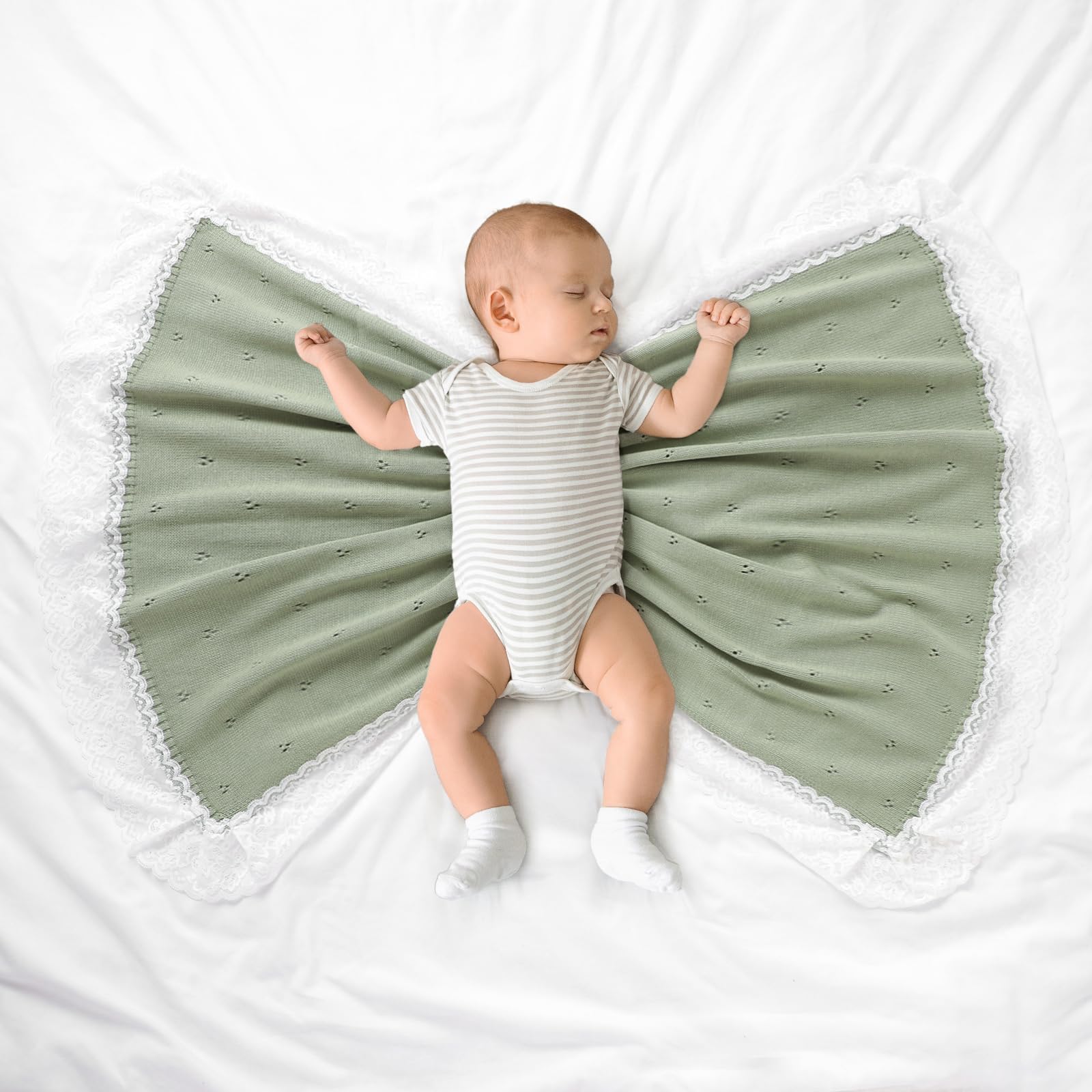 Gender-neutral Hadetoto blanket offering versatile, skin-friendly use for babies.