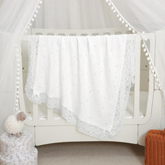 Hadetoto 40x32 inch blanket provides ample coverage.