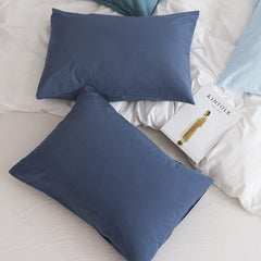 Hadi Bedding close-up of brushed Egyptian cotton fabric, breathable and skin-friendly.
