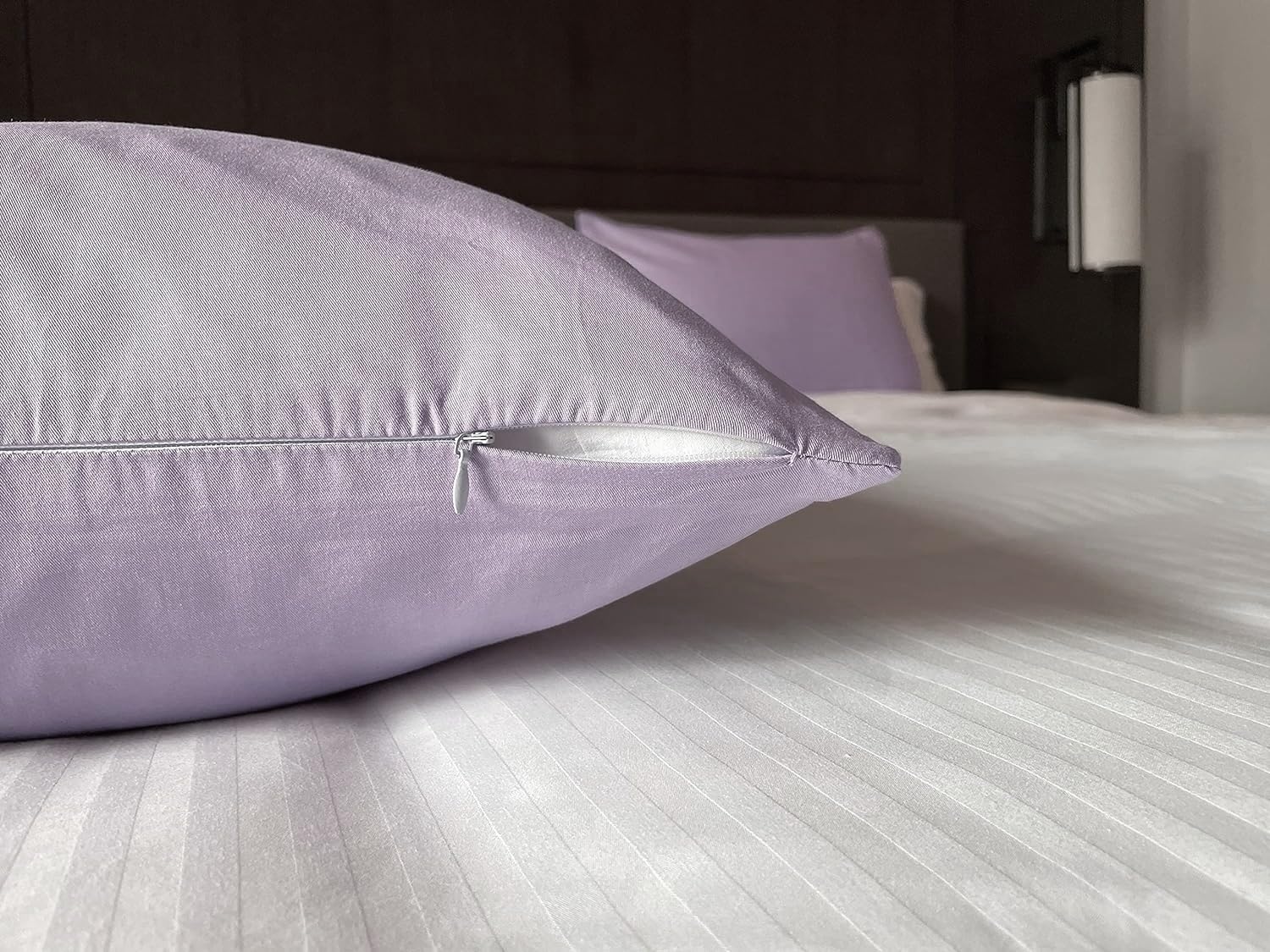 Hadi Bedding Egyptian cotton weave pillowcase highlighting breathable, wrinkle-resistant fabric