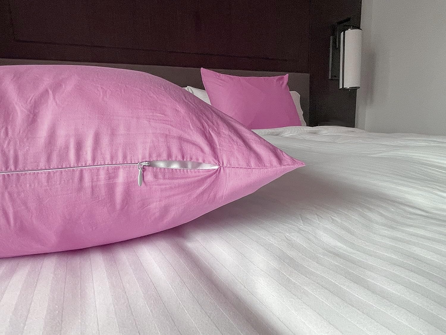 Hadi Bedding fabric close-up shows smooth, sateen weave and soft touch.